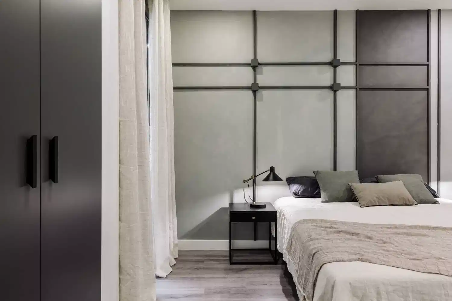 Exterior?w=400&h=260&fit=crop&q=40&auto=format&trim=auto