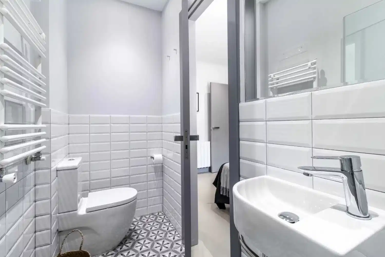 Exterior?w=400&h=260&fit=crop&q=40&auto=format&trim=auto