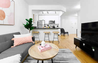 Common Area?w=400&h=260&fit=crop&q=40&auto=format&trim=auto