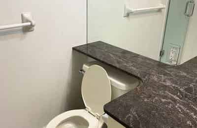 Liwinco Bloor East, Toronto - Toronto, Ontario, Canada - Bathroom