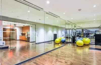 Liwinco M5V 0C4, Toronto - Toronto, Ontario, Canada - Amenities