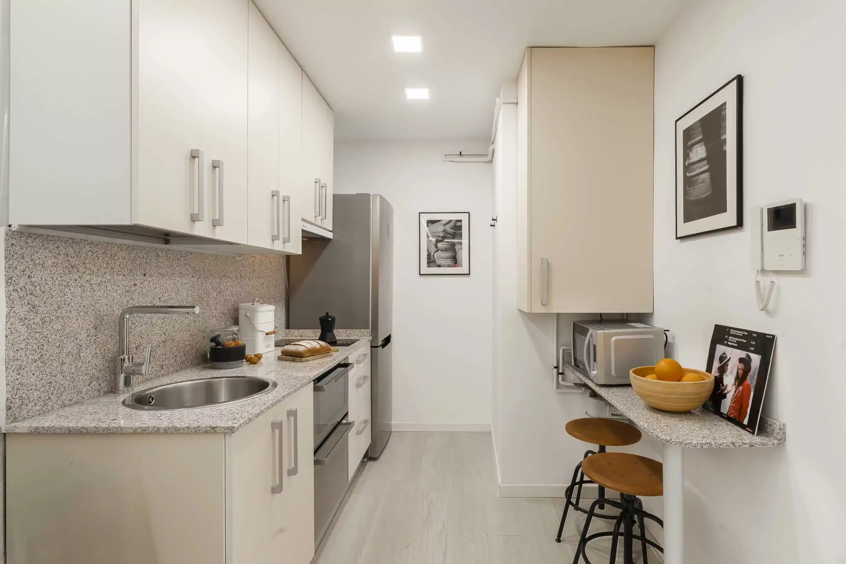 Exterior?w=400&h=260&fit=crop&q=40&auto=format&trim=auto