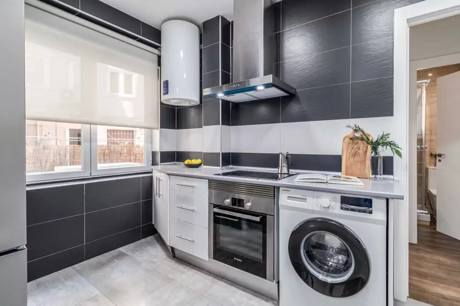 Exterior?w=400&h=260&fit=crop&q=40&auto=format&trim=auto