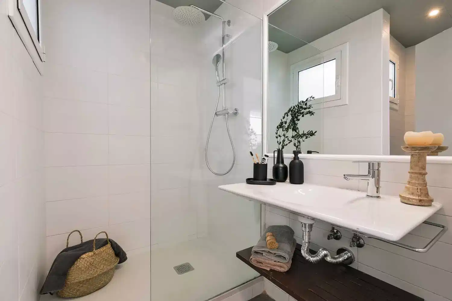 1 Bedroom 1 Bathroom - Bathroom?w=400&h=260&fit=crop&q=40&auto=format&trim=auto