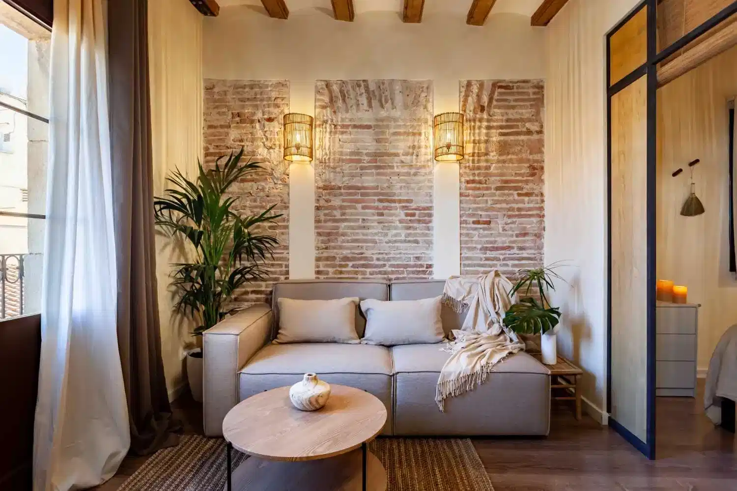 Exterior?w=400&h=260&fit=crop&q=40&auto=format&trim=auto