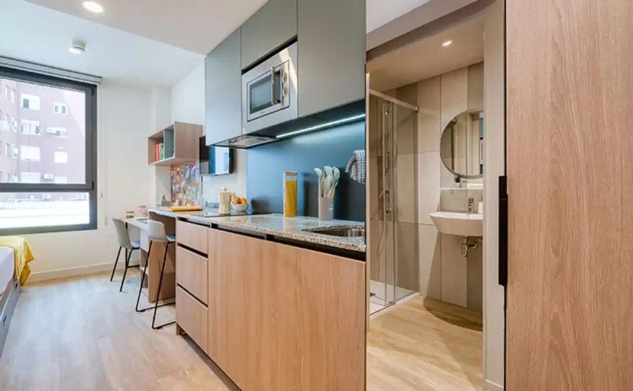 Common Area?w=400&h=260&fit=crop&q=40&auto=format&trim=auto