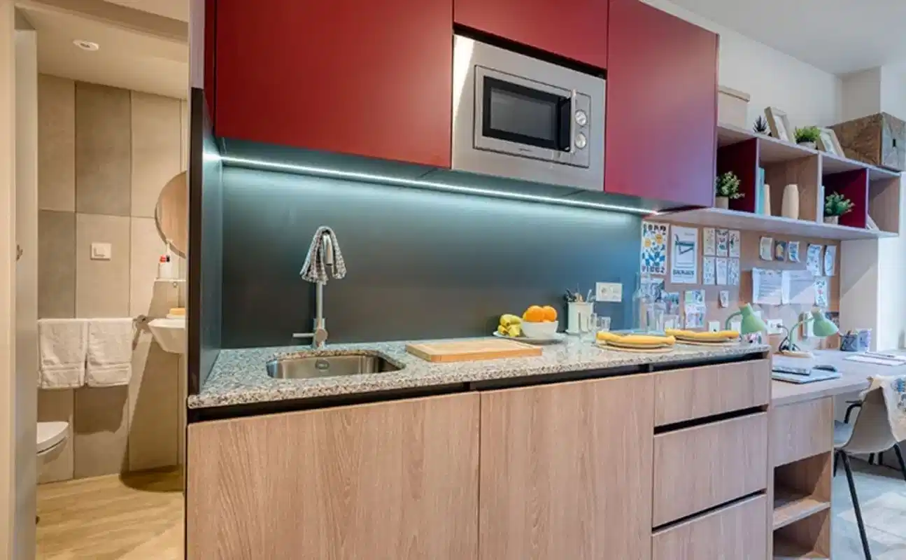 Common Area?w=400&h=260&fit=crop&q=40&auto=format&trim=auto