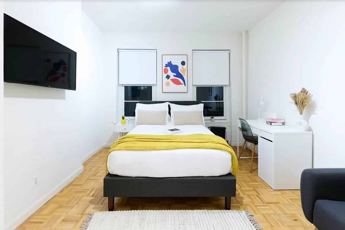 Bathroom?w=400&h=260&fit=crop&q=40&auto=format&trim=auto