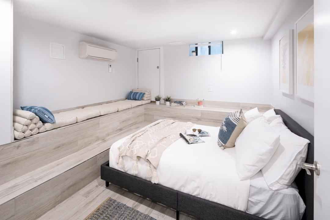 Exterior?w=400&h=260&fit=crop&q=40&auto=format&trim=auto