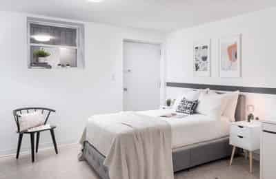 Bedroom?w=400&h=260&fit=crop&q=40&auto=format&trim=auto