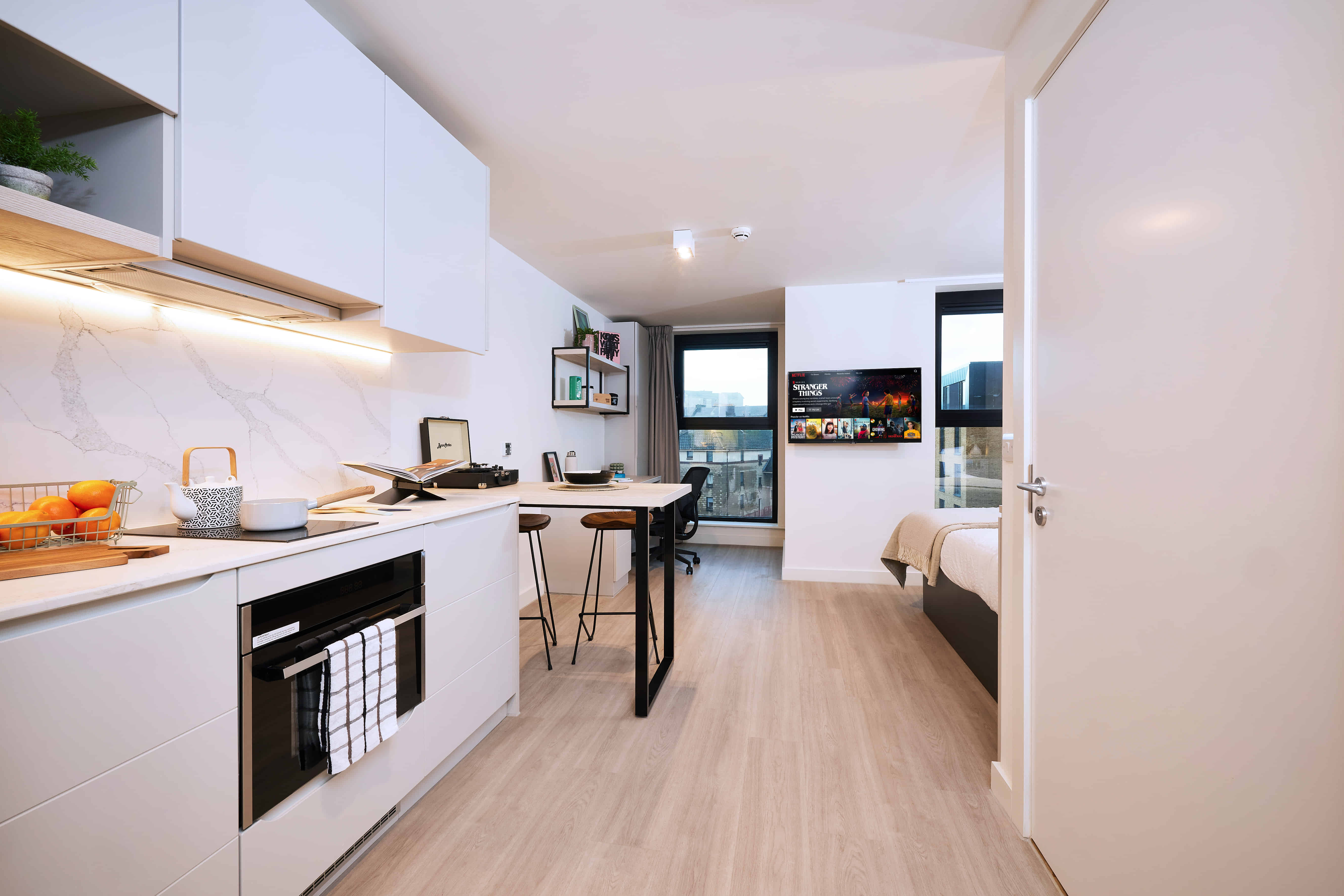 Amenities?w=400&h=260&fit=crop&q=40&auto=format&trim=auto