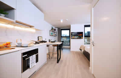 Amenities?w=400&h=260&fit=crop&q=40&auto=format&trim=auto