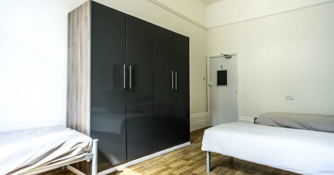 Exterior?w=400&h=260&fit=crop&q=40&auto=format&trim=auto