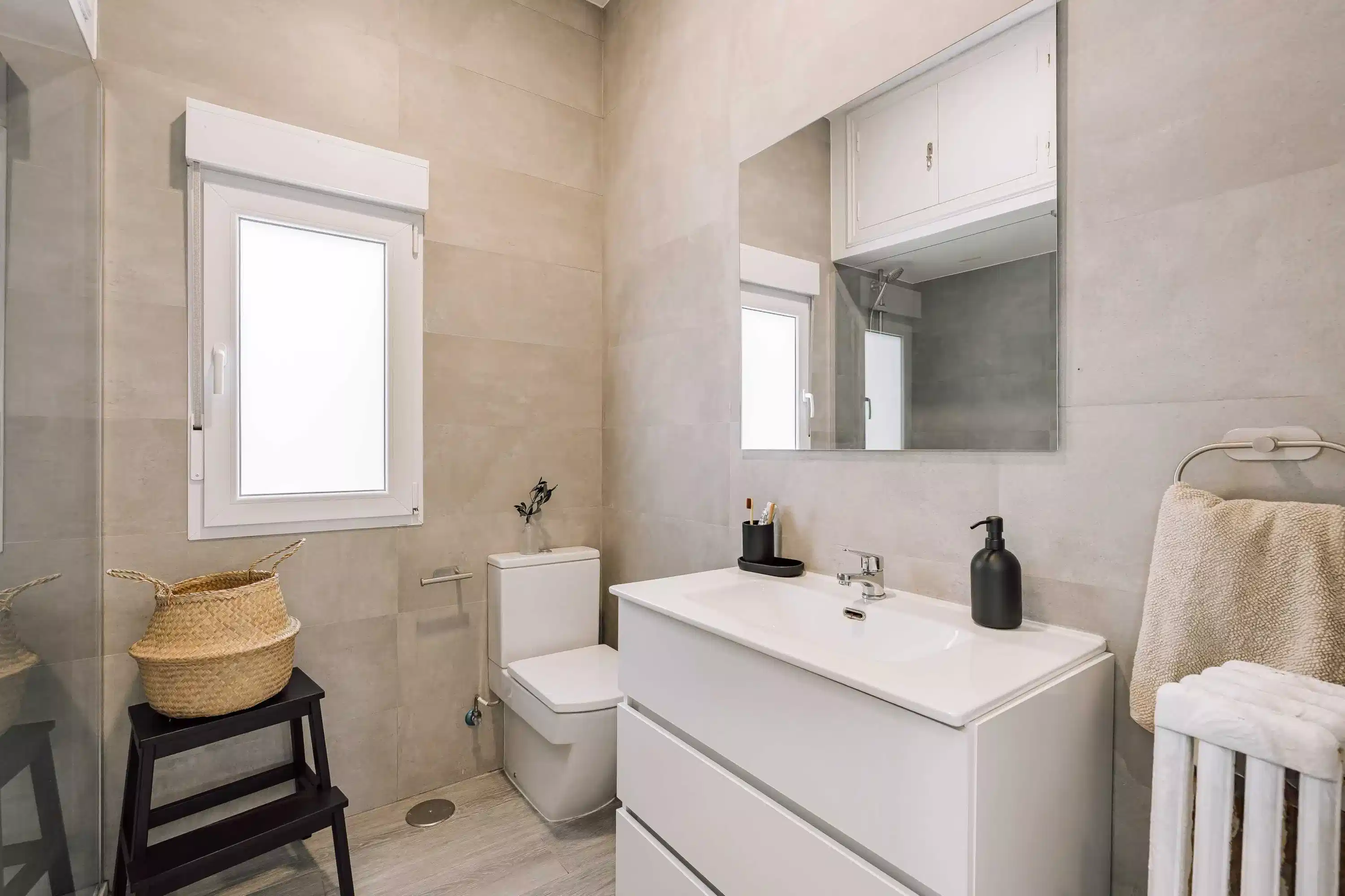 Common Area?w=400&h=260&fit=crop&q=40&auto=format&trim=auto