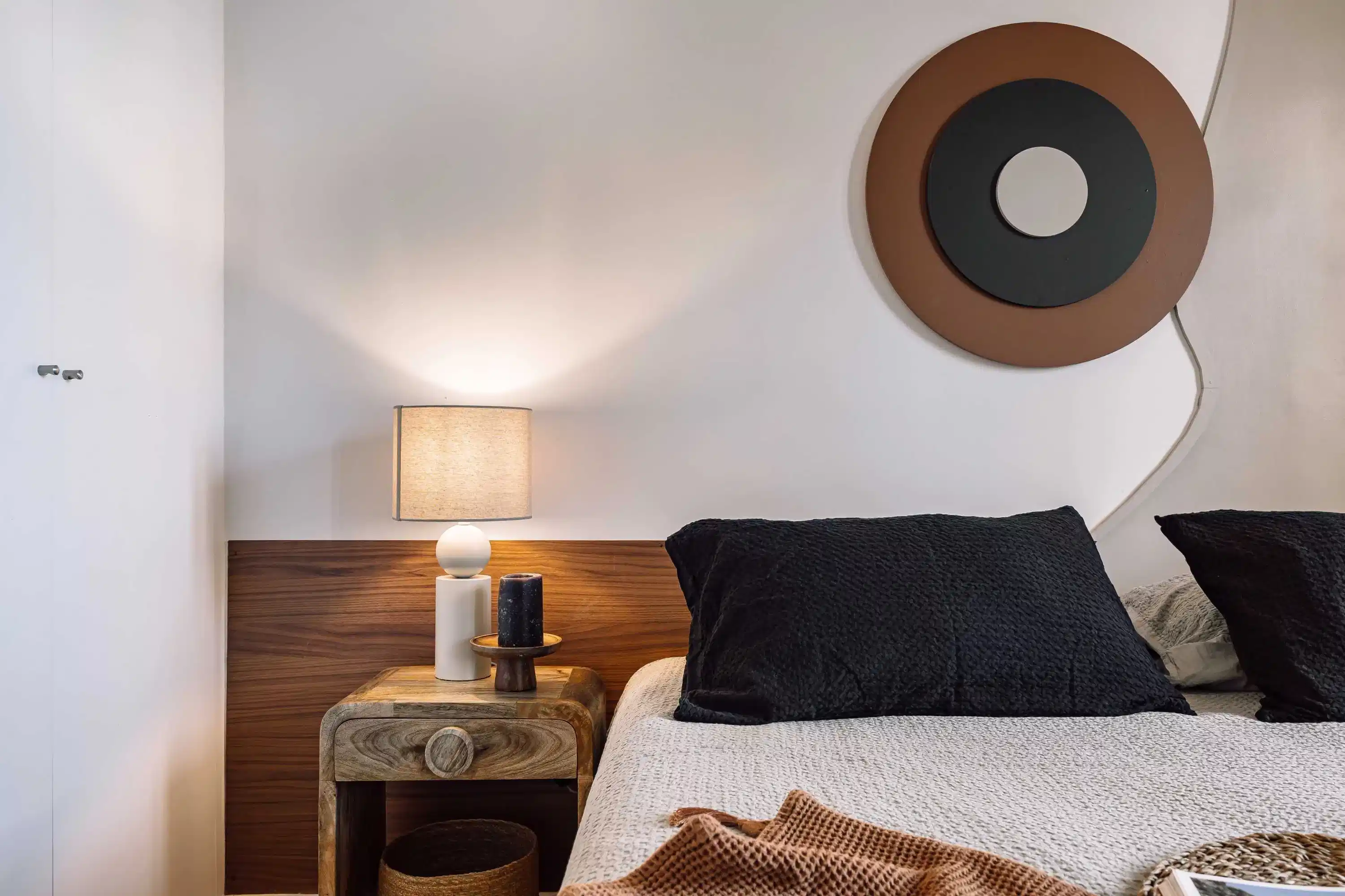 Exterior?w=400&h=260&fit=crop&q=40&auto=format&trim=auto