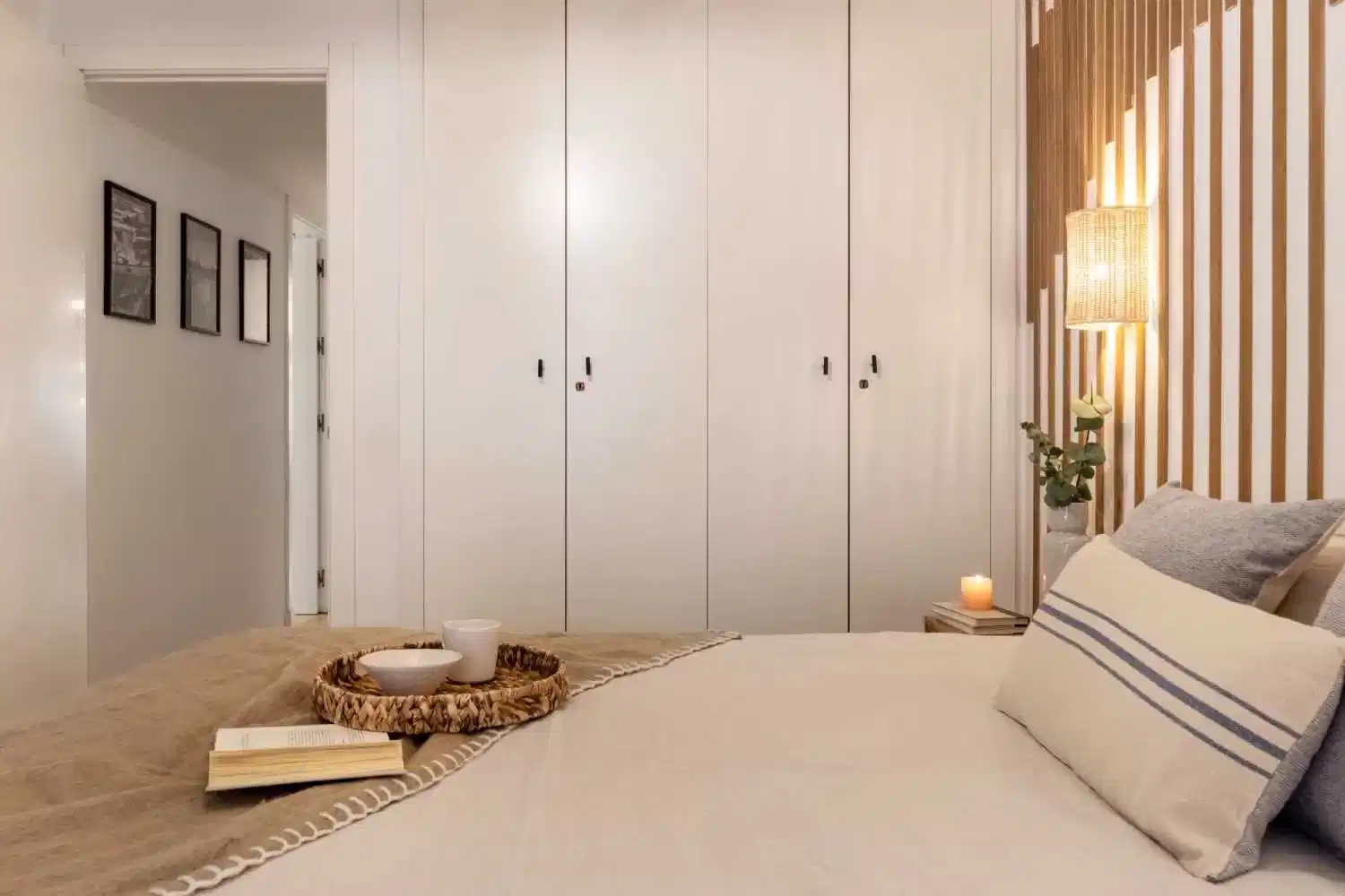 Exterior?w=400&h=260&fit=crop&q=40&auto=format&trim=auto