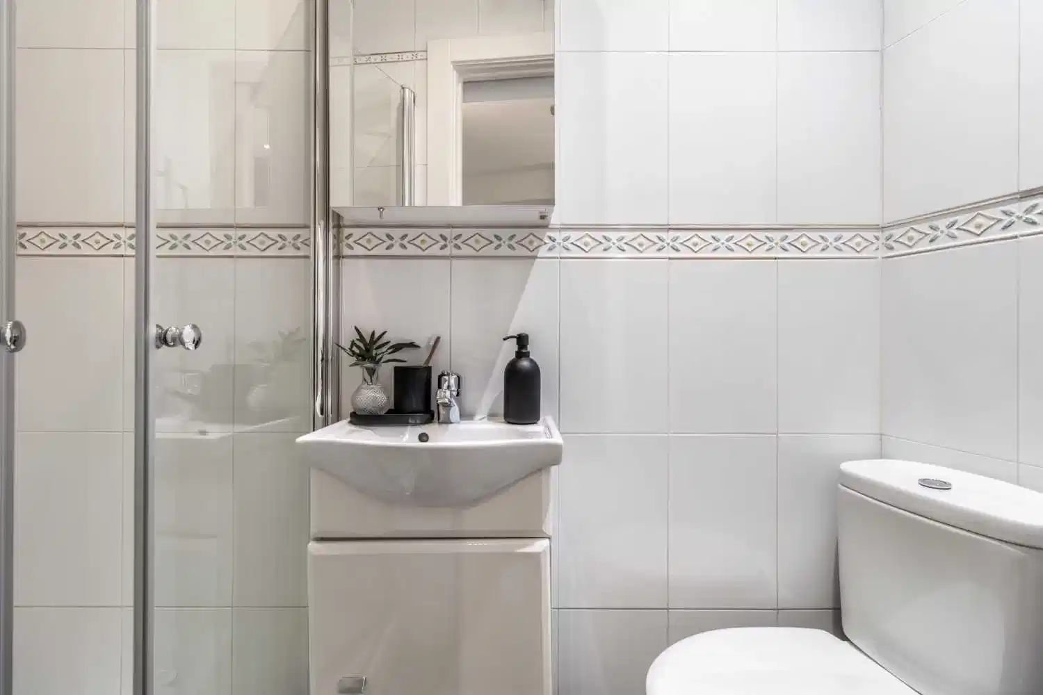 2 Bedroom 2 Bathroom - Bedroom?w=400&h=260&fit=crop&q=40&auto=format&trim=auto