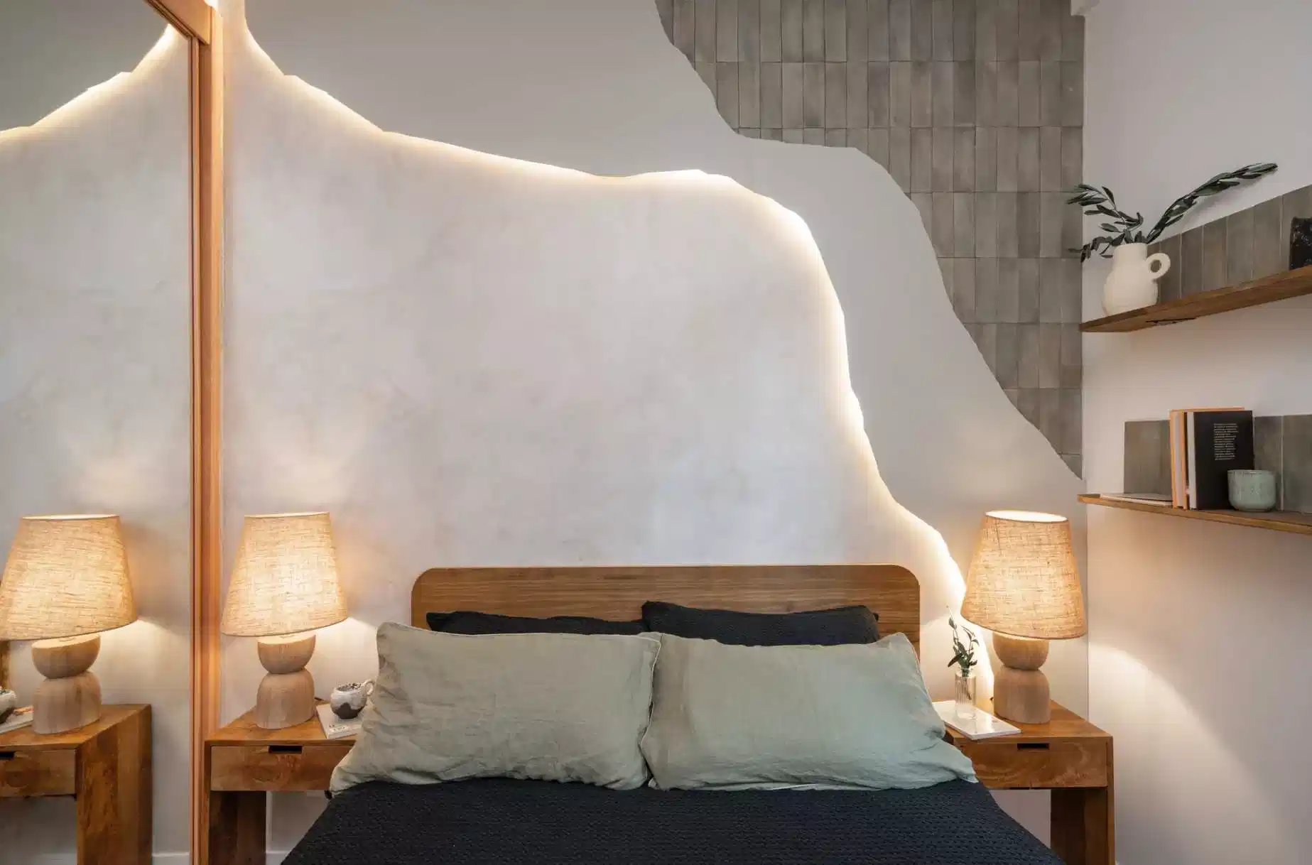 Exterior?w=400&h=260&fit=crop&q=40&auto=format&trim=auto