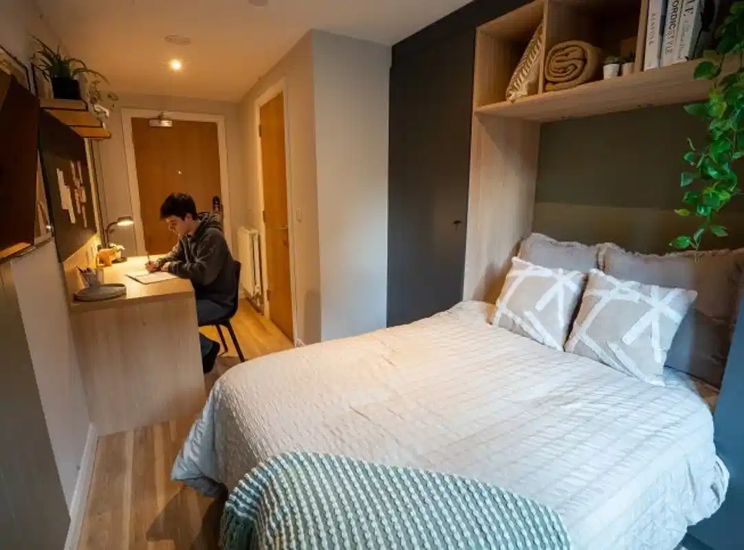 Amenities?w=400&h=260&fit=crop&q=40&auto=format&trim=auto