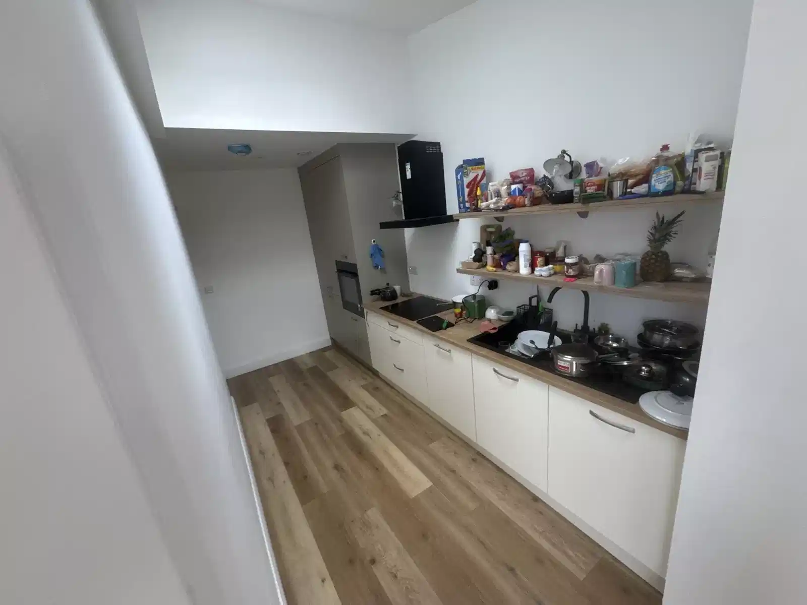 Room in a 5 Bedroom Apartment, 4 Linn Bheag, Rahoon Rd, Galway H91 084F - Galway, Ireland - Kitchen