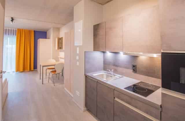 Common Area?w=400&h=260&fit=crop&q=40&auto=format&trim=auto