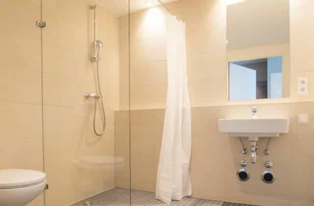 Common Area?w=400&h=260&fit=crop&q=40&auto=format&trim=auto
