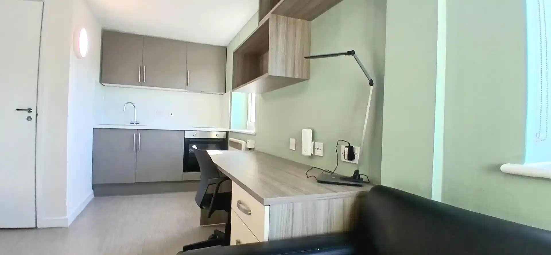 Common Area?w=400&h=260&fit=crop&q=40&auto=format&trim=auto