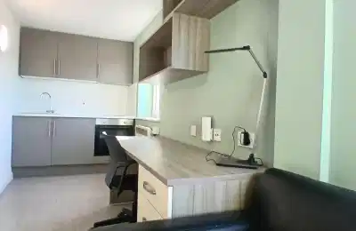 Common Area?w=400&h=260&fit=crop&q=40&auto=format&trim=auto