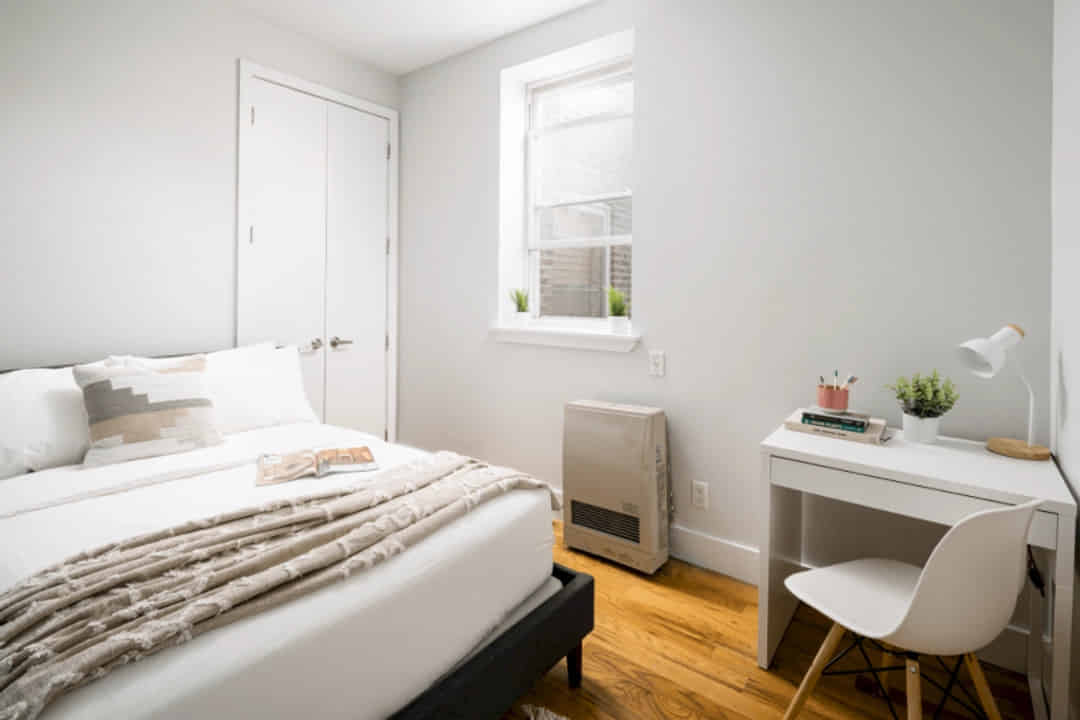 Common Area?w=400&h=260&fit=crop&q=40&auto=format&trim=auto