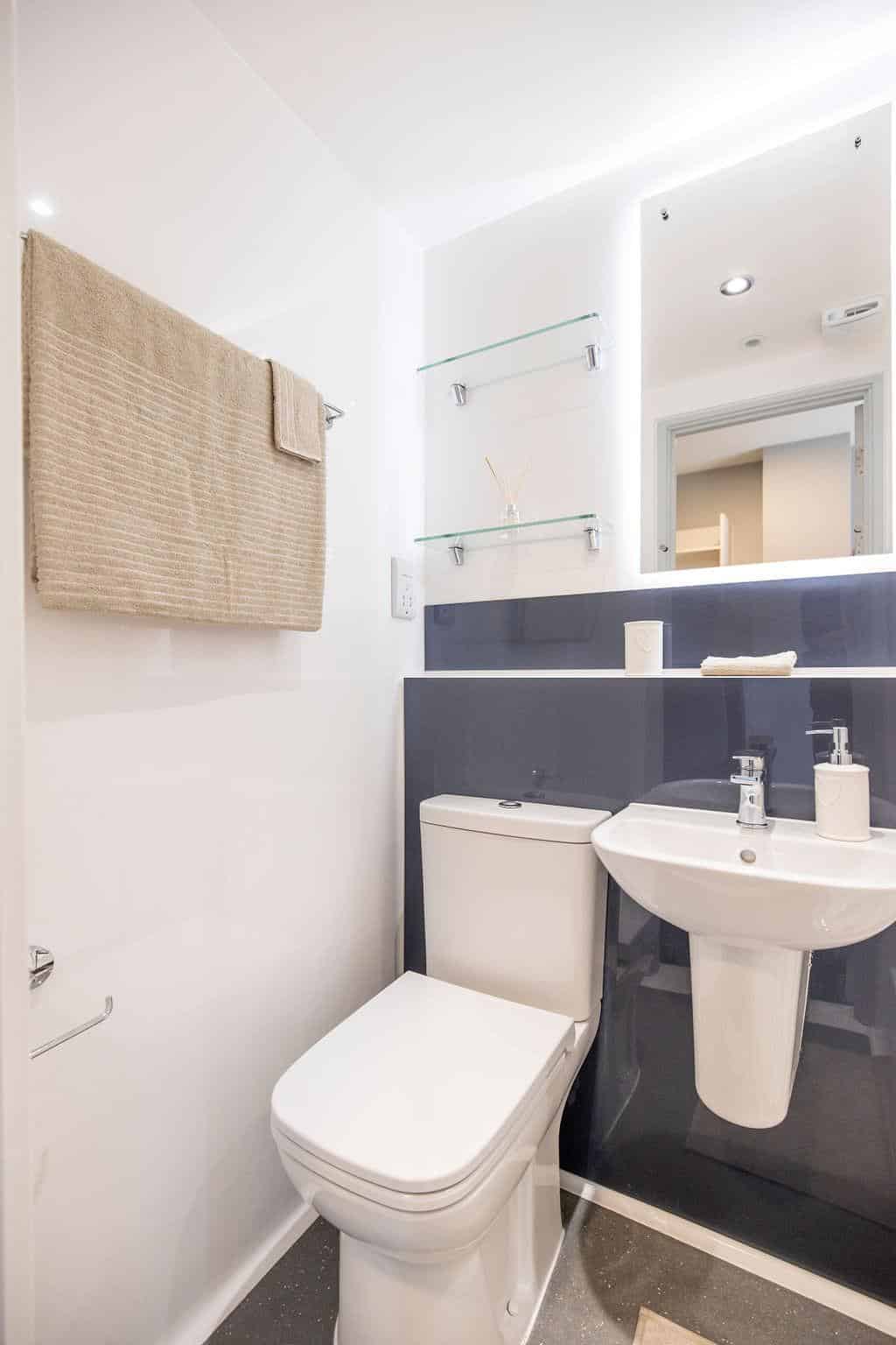 Amenities?w=400&h=260&fit=crop&q=40&auto=format&trim=auto