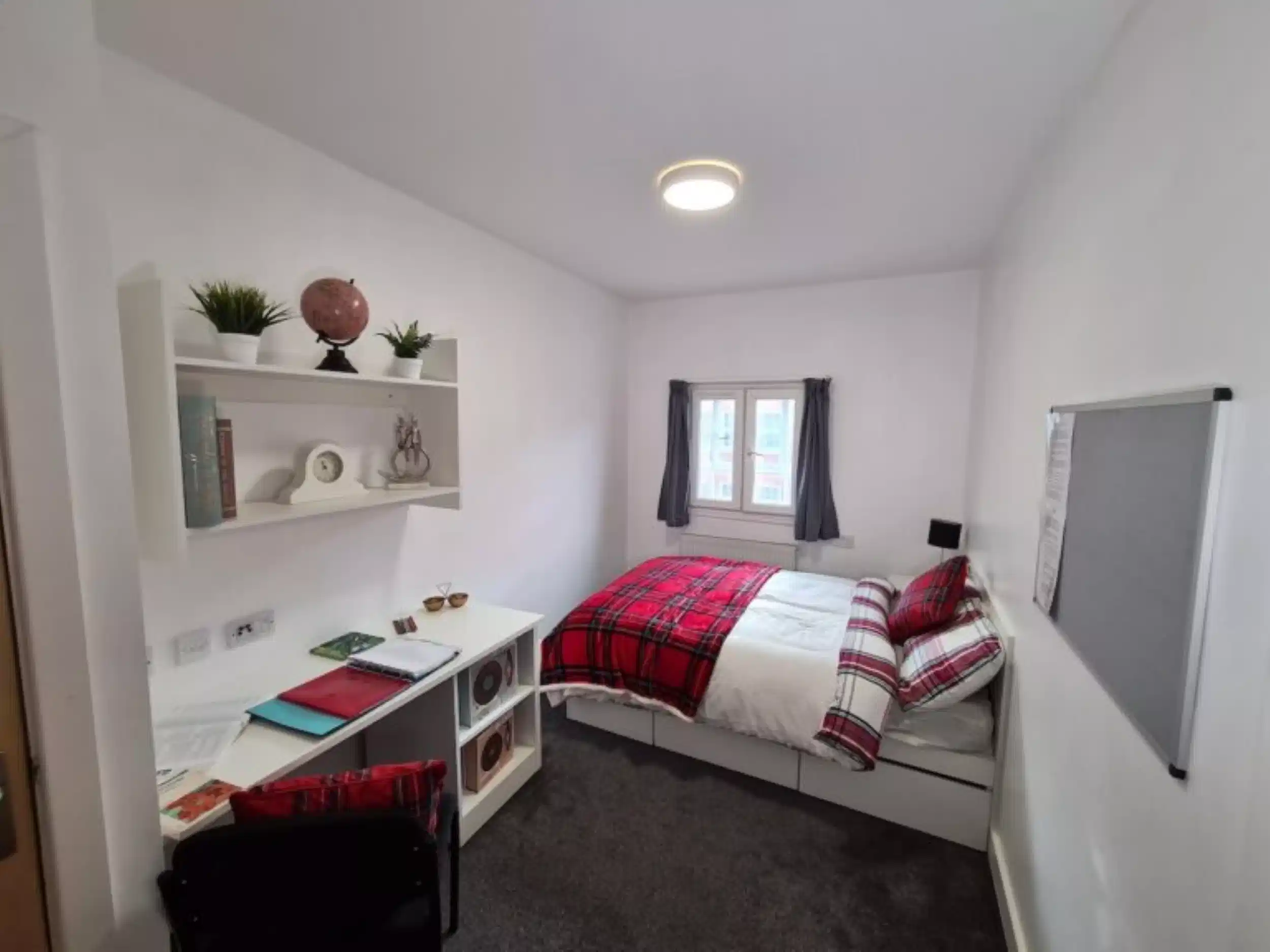 Amenities?w=400&h=260&fit=crop&q=40&auto=format&trim=auto