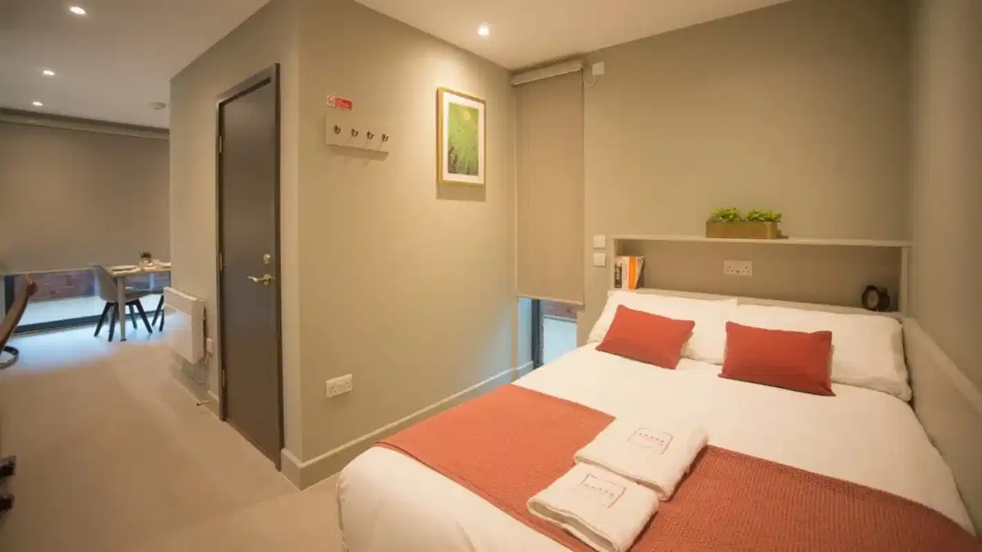 Amenities?w=400&h=260&fit=crop&q=40&auto=format&trim=auto