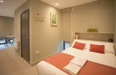Amenities?w=400&h=260&fit=crop&q=40&auto=format&trim=auto