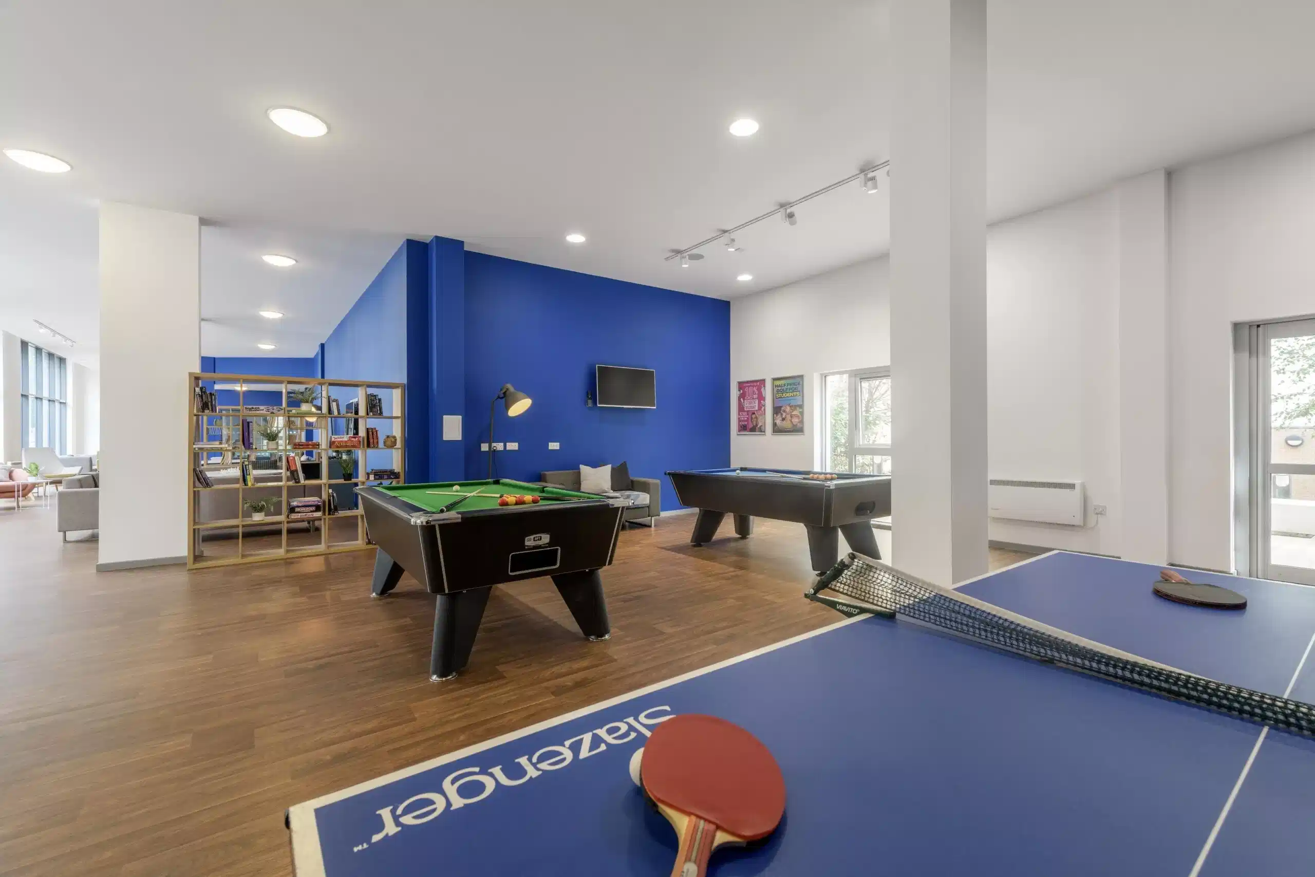 Amenities?w=400&h=260&fit=crop&q=40&auto=format&trim=auto