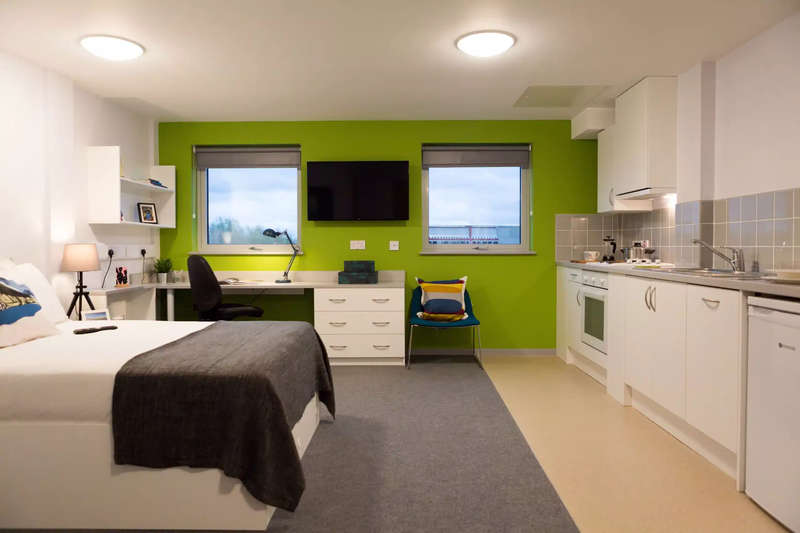 Amenities?w=400&h=260&fit=crop&q=40&auto=format&trim=auto