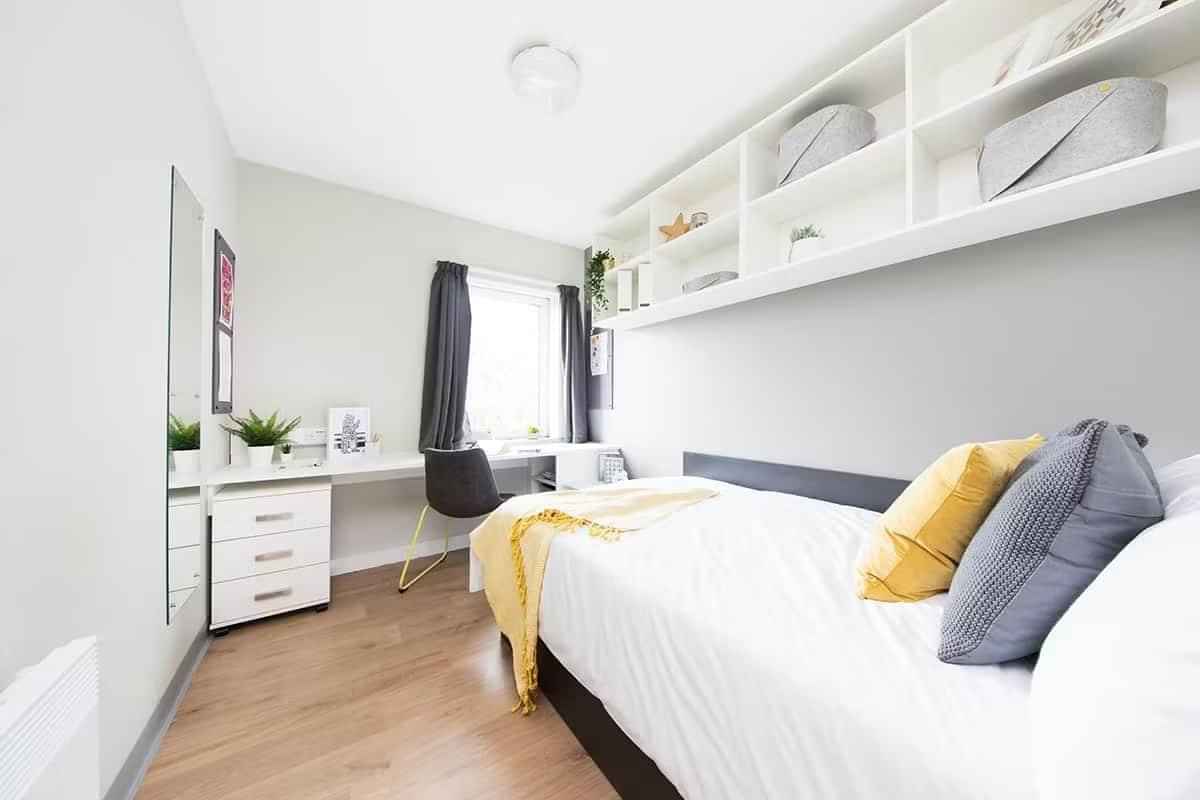 Common Area?w=400&h=260&fit=crop&q=40&auto=format&trim=auto