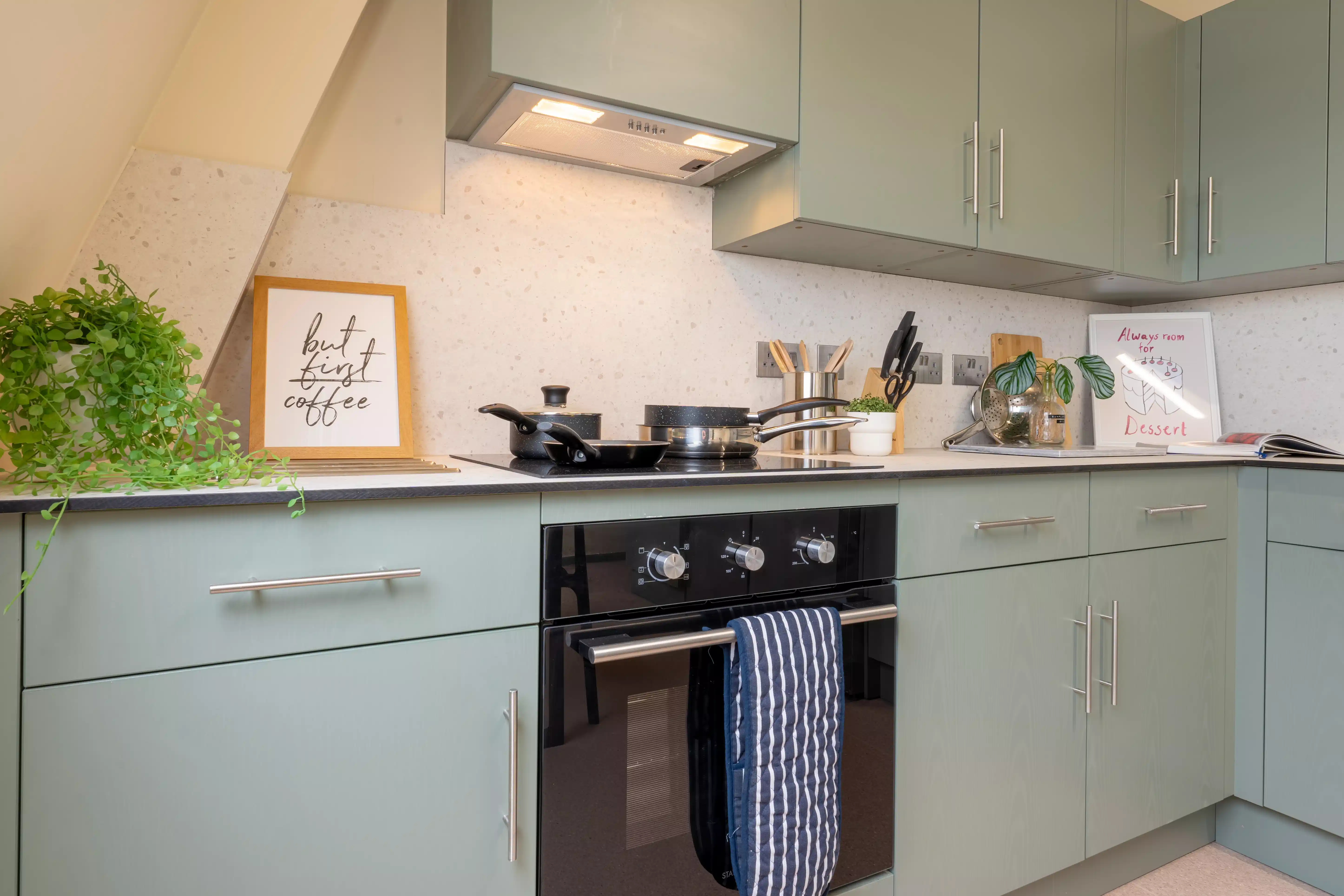 Common Area?w=400&h=260&fit=crop&q=40&auto=format&trim=auto