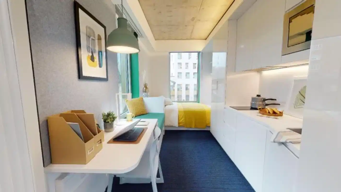 Common Area?w=400&h=260&fit=crop&q=40&auto=format&trim=auto