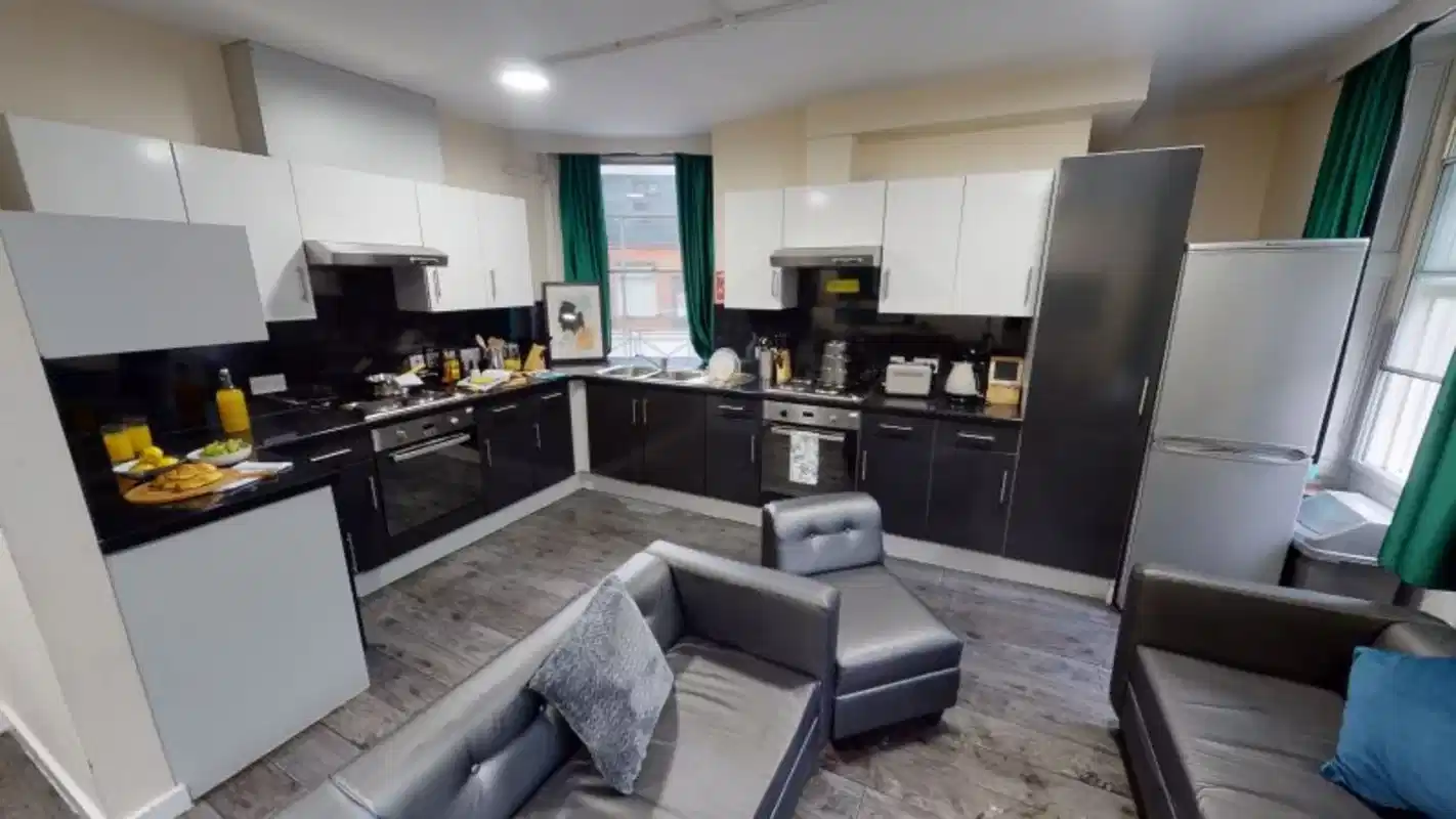 Amenities?w=400&h=260&fit=crop&q=40&auto=format&trim=auto