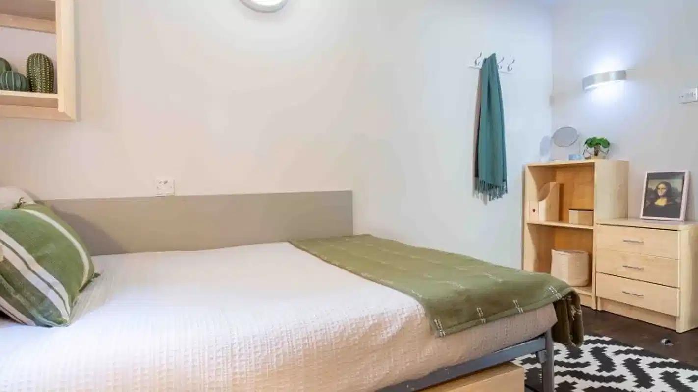 Amenities?w=400&h=260&fit=crop&q=40&auto=format&trim=auto