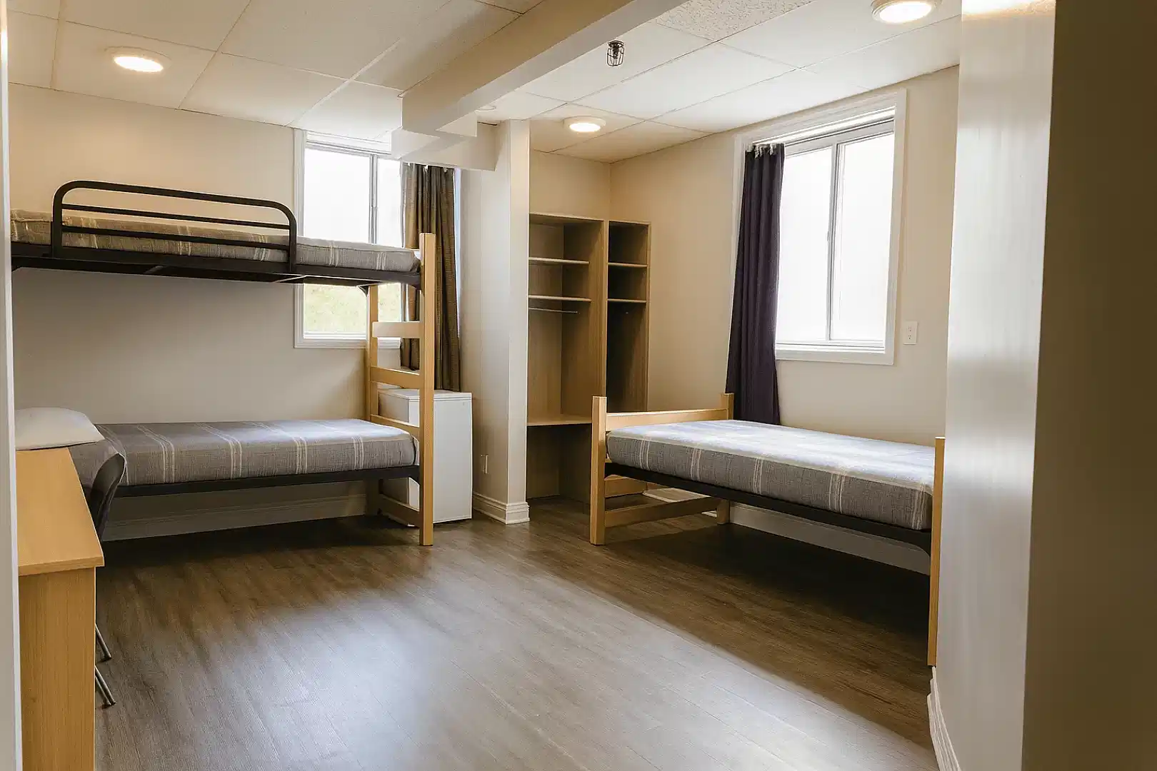 Exterior?w=400&h=260&fit=crop&q=40&auto=format&trim=auto