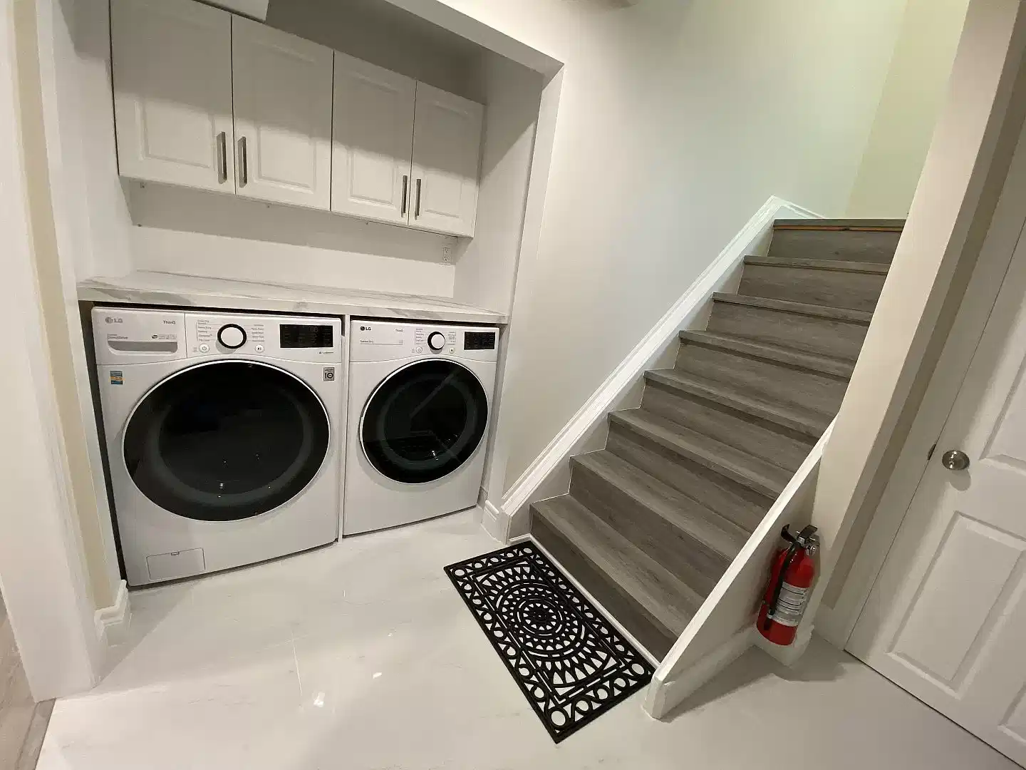 Bathroom?w=400&h=260&fit=crop&q=40&auto=format&trim=auto