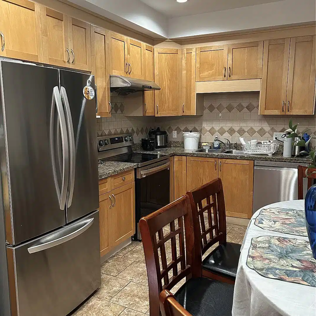 Bedroom?w=400&h=260&fit=crop&q=40&auto=format&trim=auto