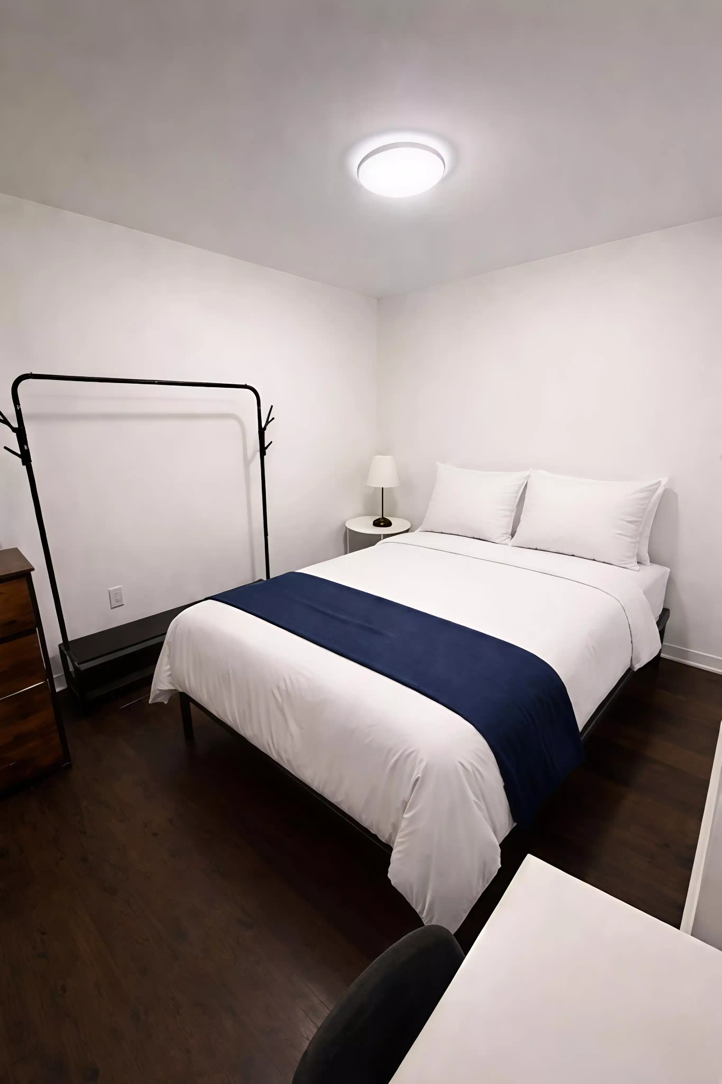 Bathroom?w=400&h=260&fit=crop&q=40&auto=format&trim=auto