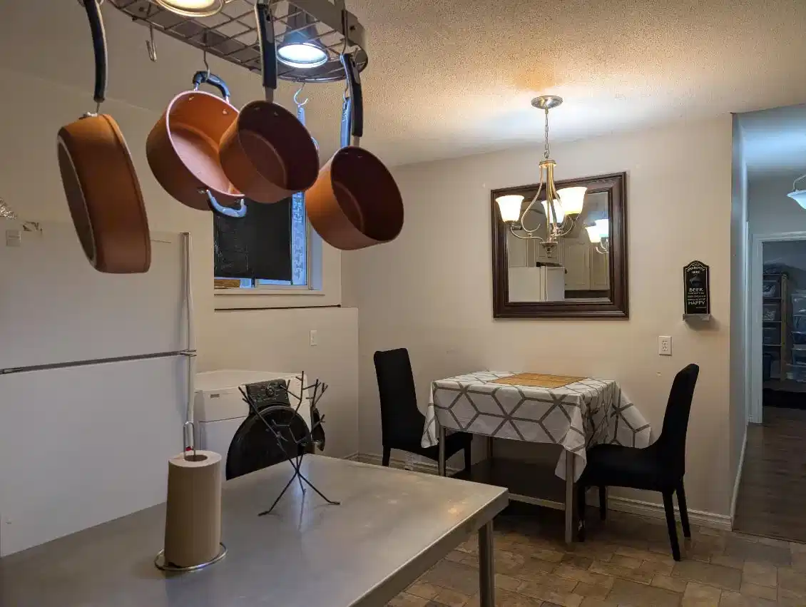 Bathroom?w=400&h=260&fit=crop&q=40&auto=format&trim=auto