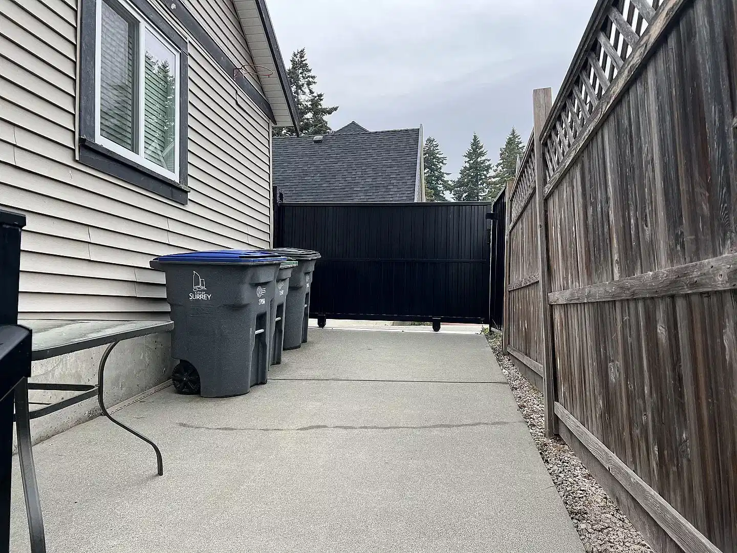 Kitchen?w=400&h=260&fit=crop&q=40&auto=format&trim=auto