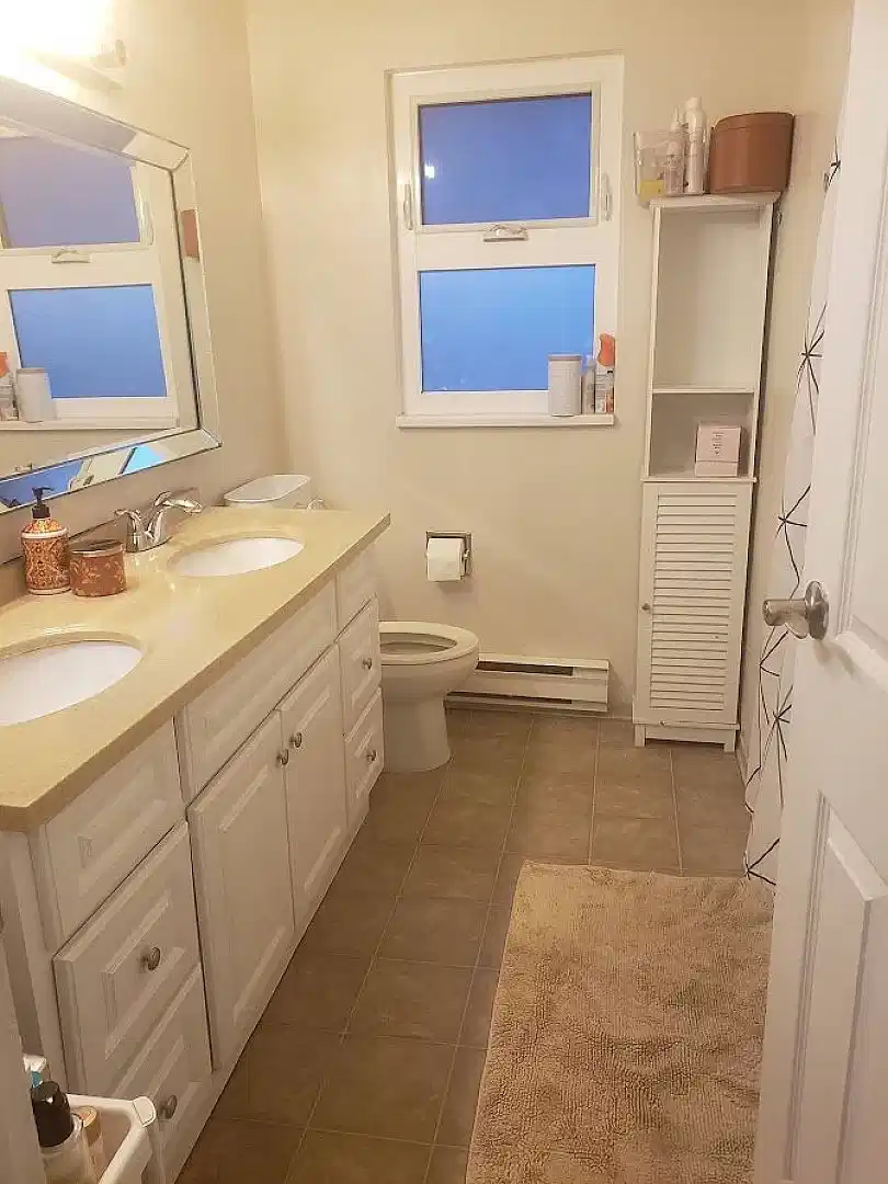 Bathroom?w=400&h=260&fit=crop&q=40&auto=format&trim=auto