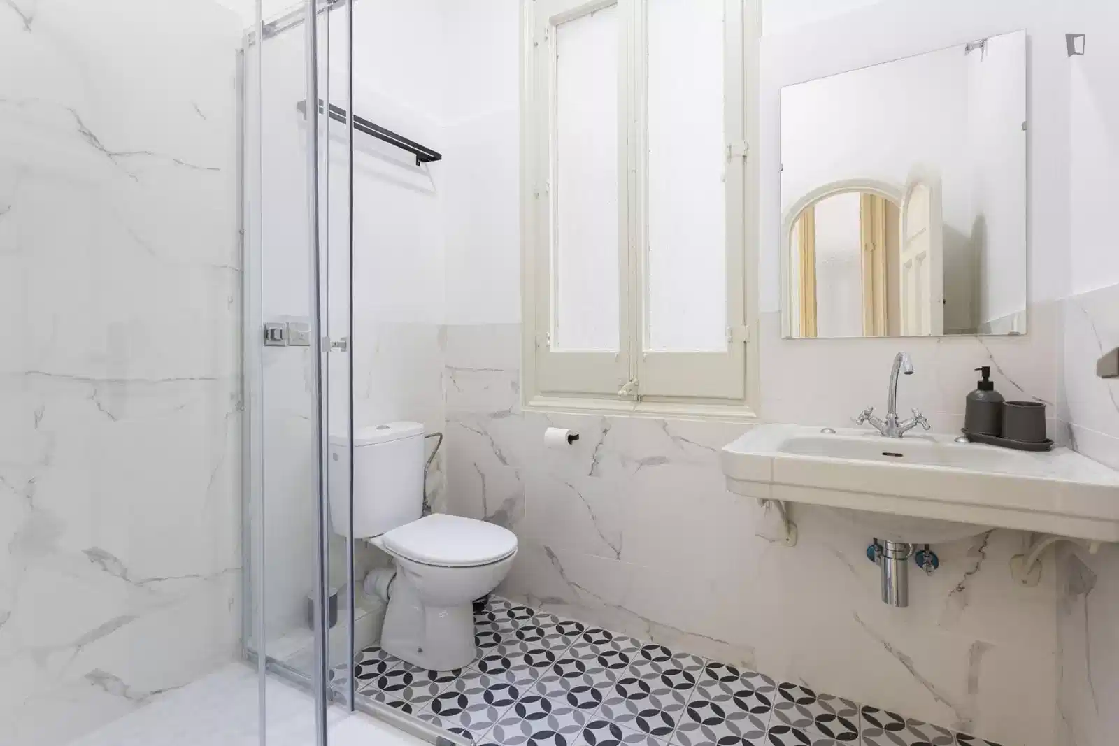 Amenities?w=400&h=260&fit=crop&q=40&auto=format&trim=auto