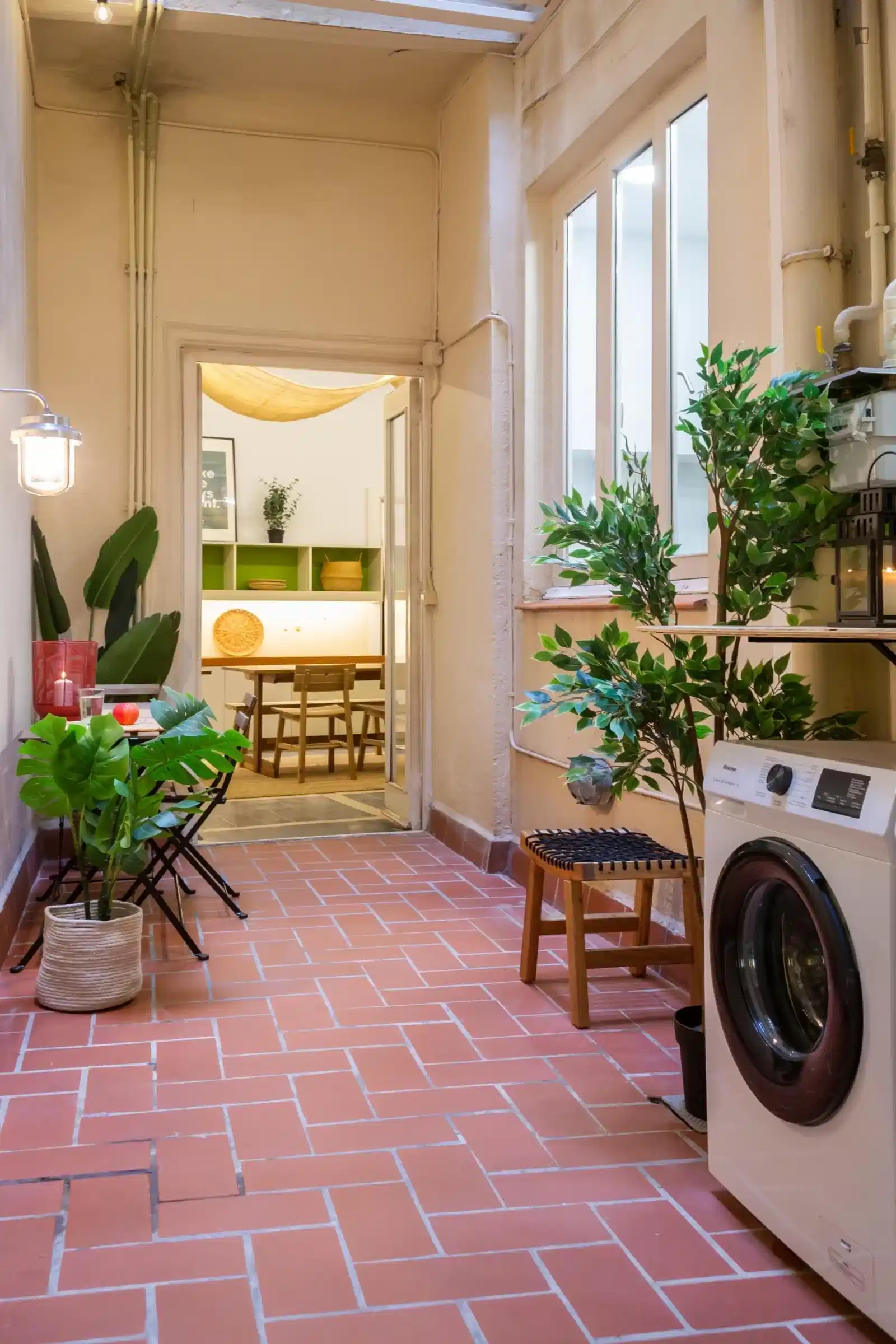 Room in a 6 Bed 1 Bath - Bedroom?w=400&h=260&fit=crop&q=40&auto=format&trim=auto