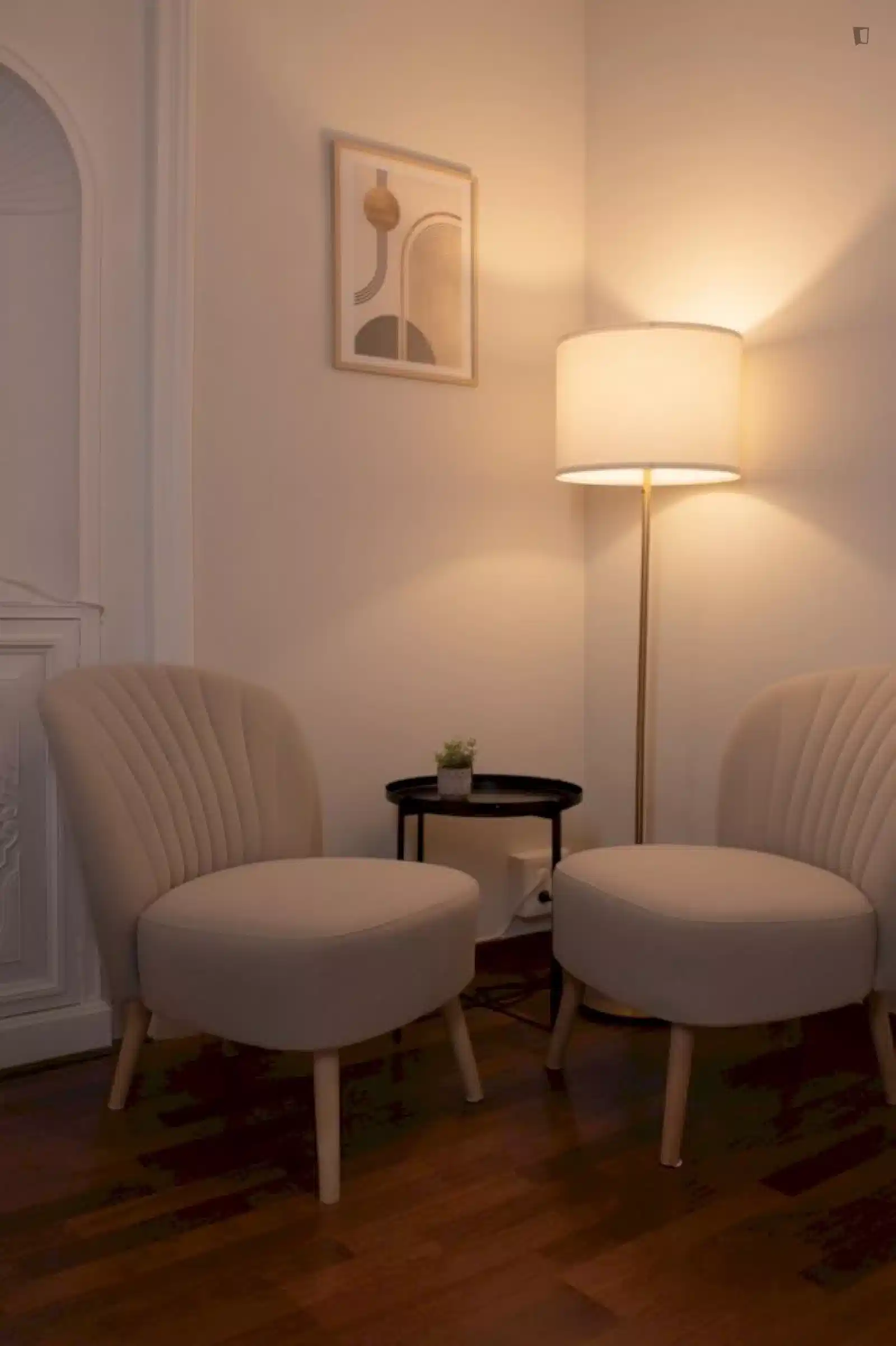 Exterior?w=400&h=260&fit=crop&q=40&auto=format&trim=auto